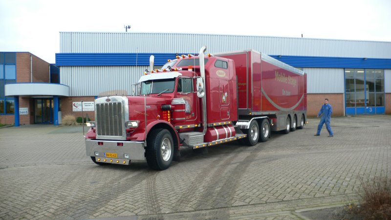 Mobile stage op weg door Europa